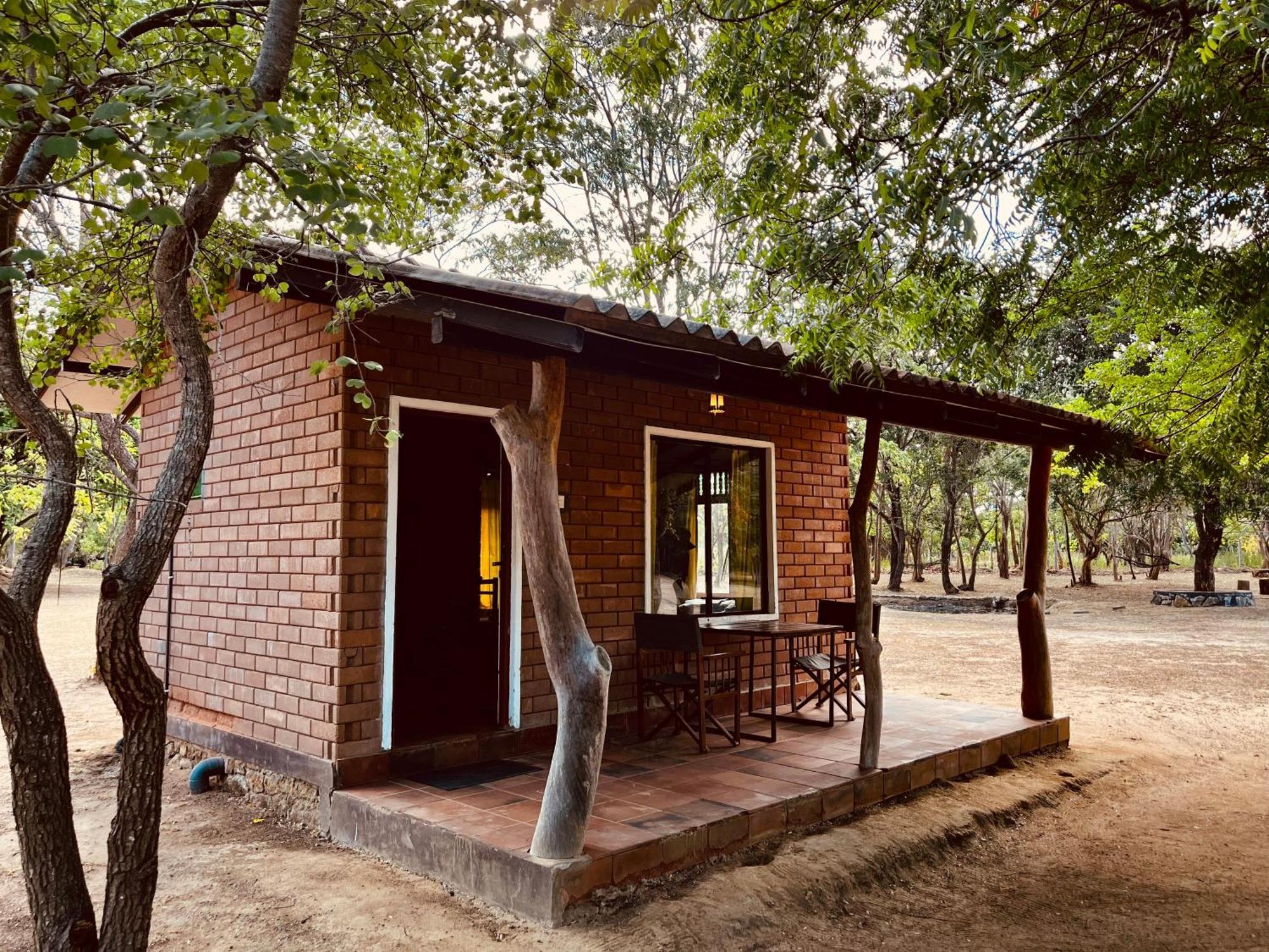 Funky Leopard Safari Lodge Bordering Yala National Park Катарагама Екстериор снимка