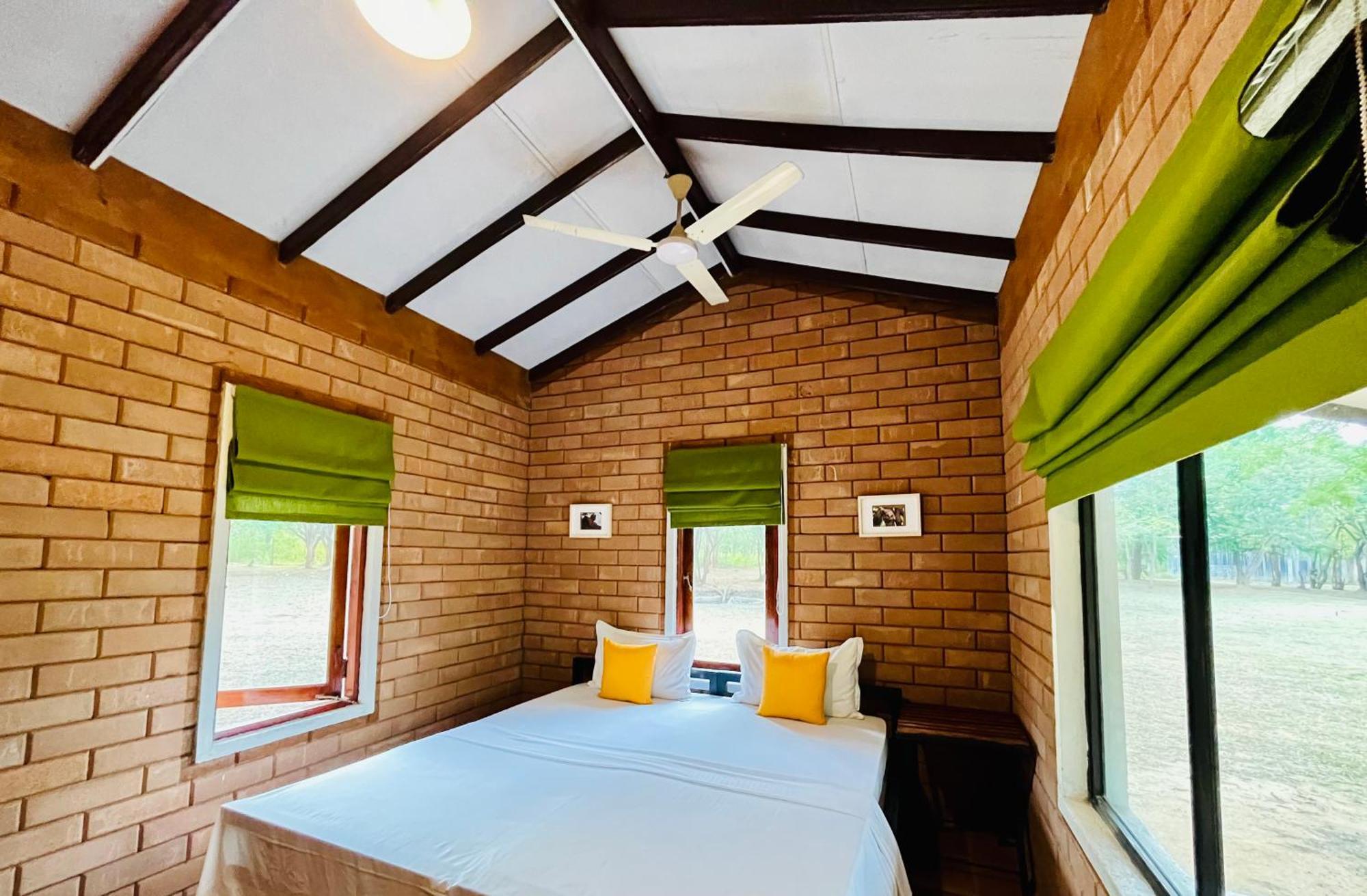 Funky Leopard Safari Lodge Bordering Yala National Park Катарагама Екстериор снимка