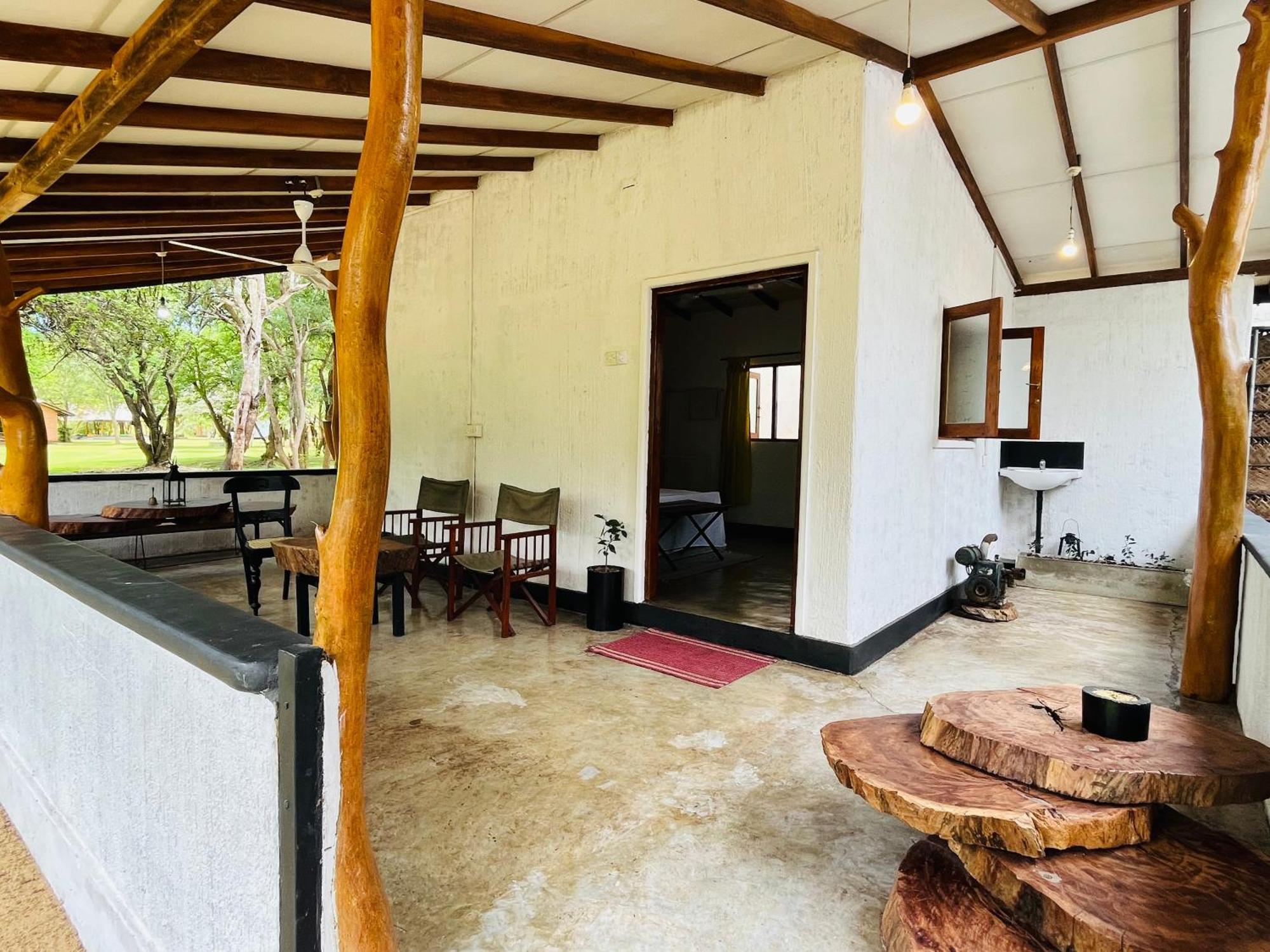 Funky Leopard Safari Lodge Bordering Yala National Park Катарагама Екстериор снимка
